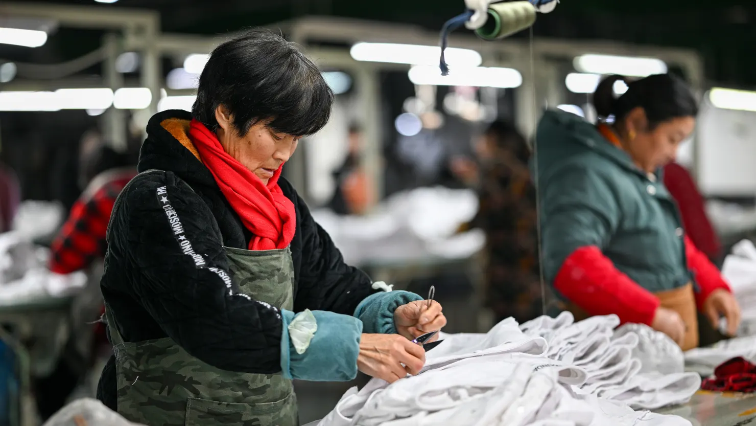 China’s Manufacturing Activity Contracts in January, Raising Economic Concerns