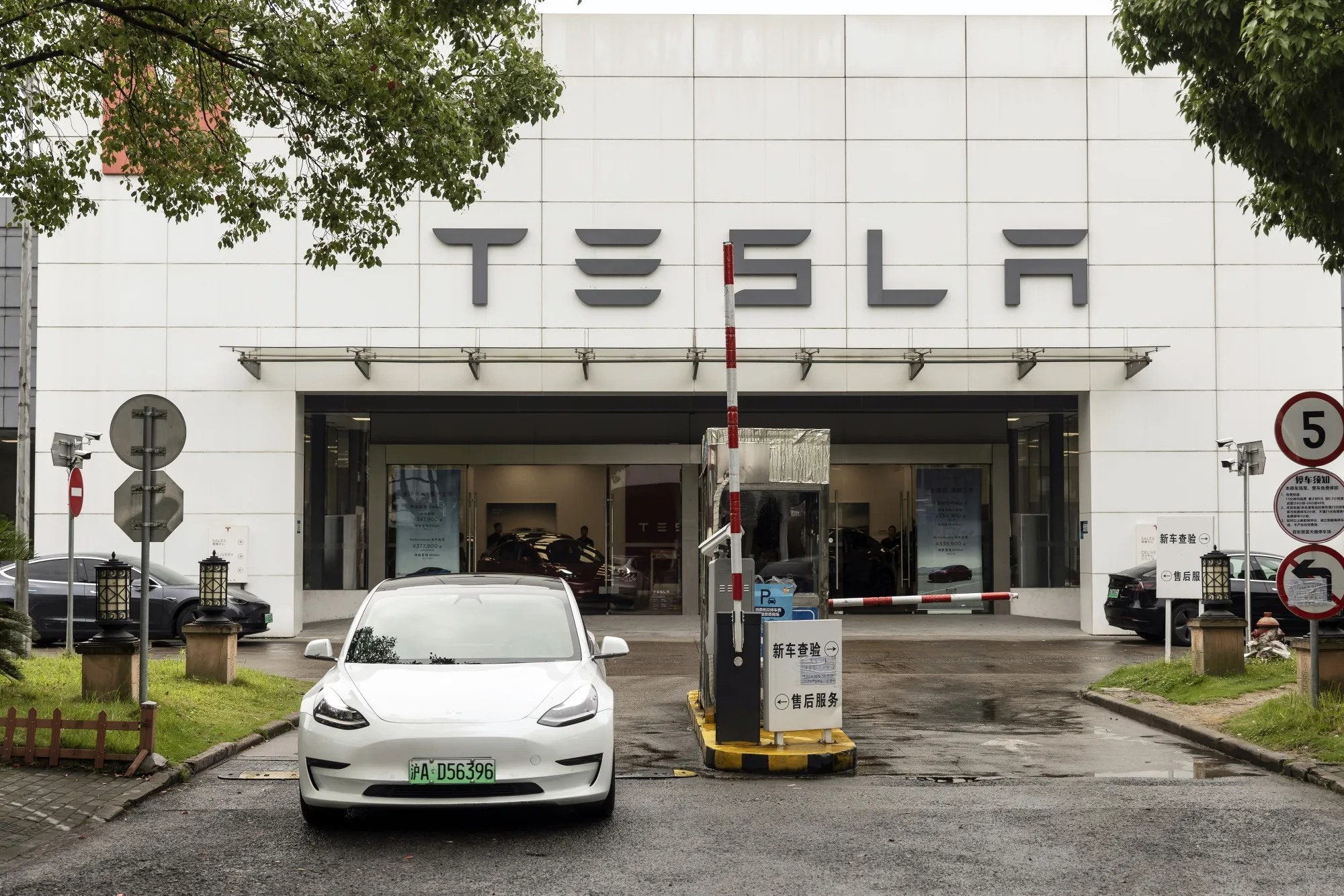 Tesla Recalls 1.2 Million Vehicles in China Over Steering, Camera Issues