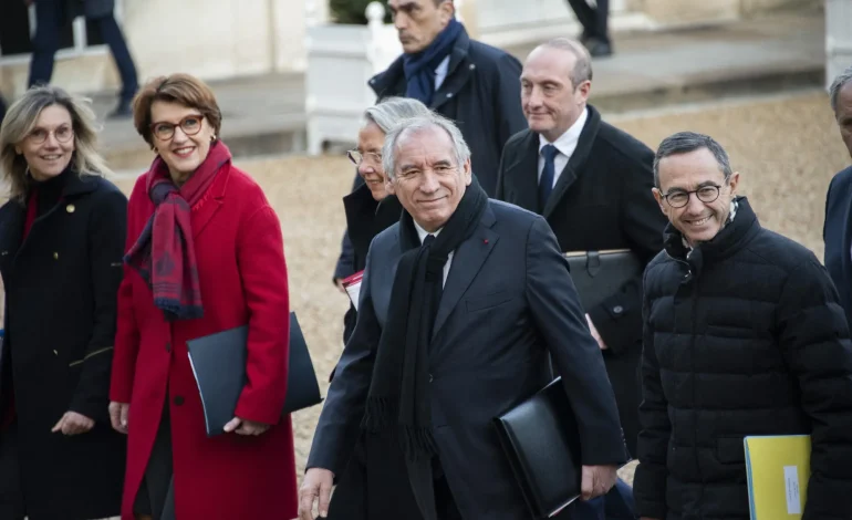 New French Government Faces Budget Crisis as It Convenes for the First Time