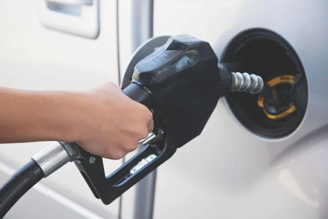 Wyoming Gasoline Prices Hold Steady as National Average Declines