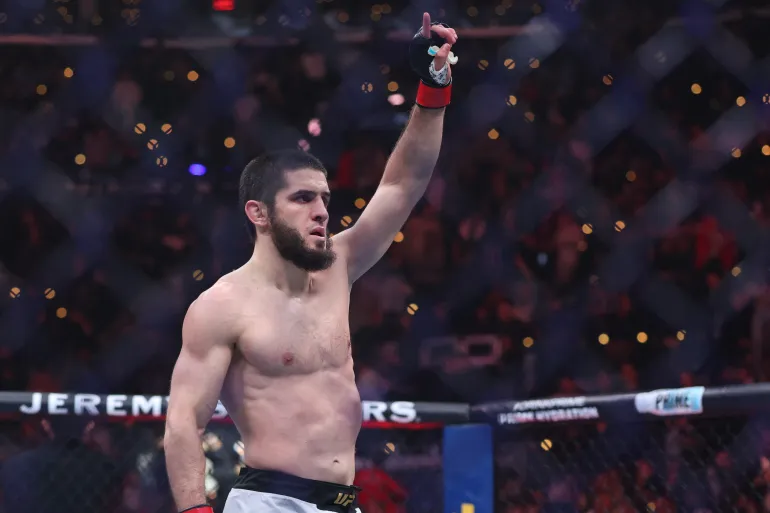 Russian MMA Fighter Makhachev Dominates Brazil’s Moicano, Defends Lightweight Title at UFC 311