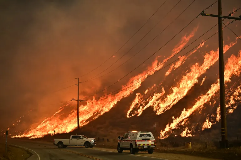 Fast-Moving Wildfire Forces Thousands to Evacuate North of Los Angeles