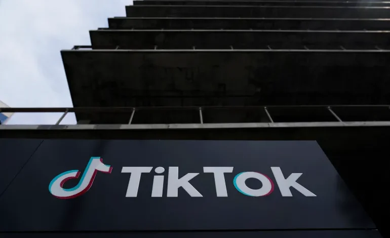 Trump Eyes Options to Save TikTok From Ban, Advisor Says