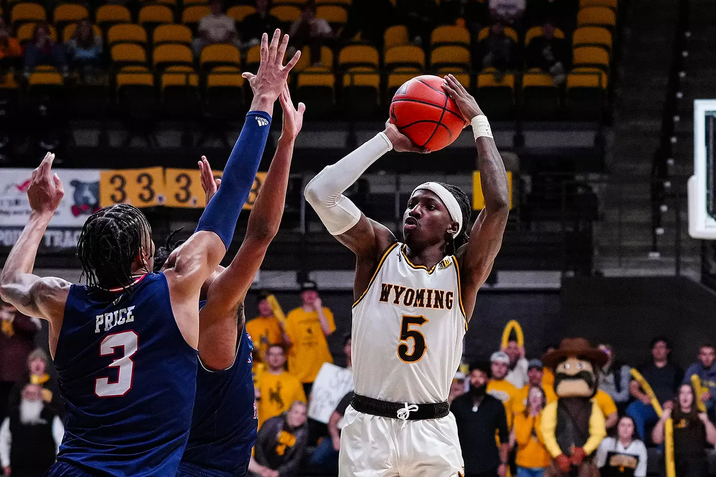 Obi Agbim’s Clutch Performance Lifts Wyoming Cowboys to Victory