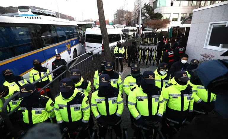 South Korean Investigators Halt Attempt to Arrest Suspended President Yoon Amidst Standoff