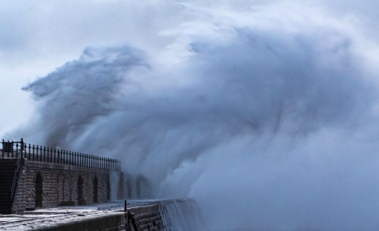 Storm Éowyn Set to Unleash “Weather Bomb” on Ireland and the UK, Bringing Destructive Winds, Heavy Rain