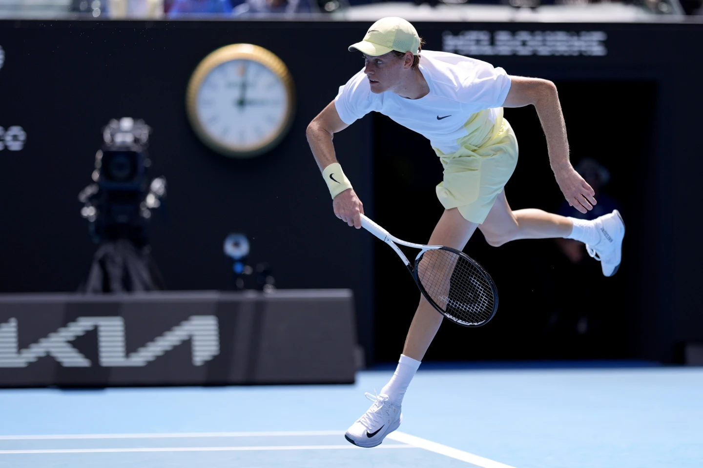 Sinner, Swiatek, Gauff Advance as Australian Open Underway Amidst Doping Speculation