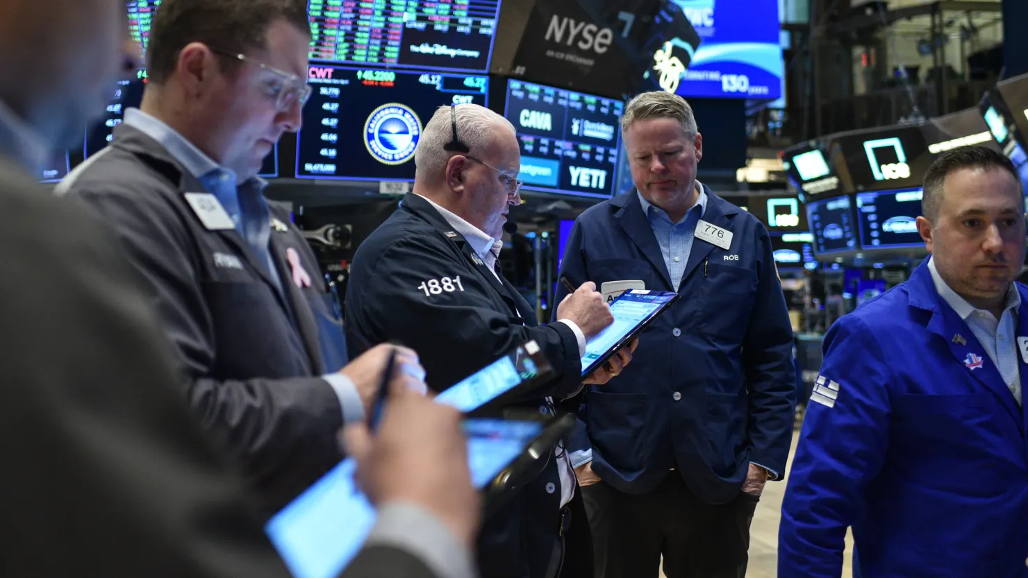 Stock Futures Show Little Movement After S&P 500 Hits Record High