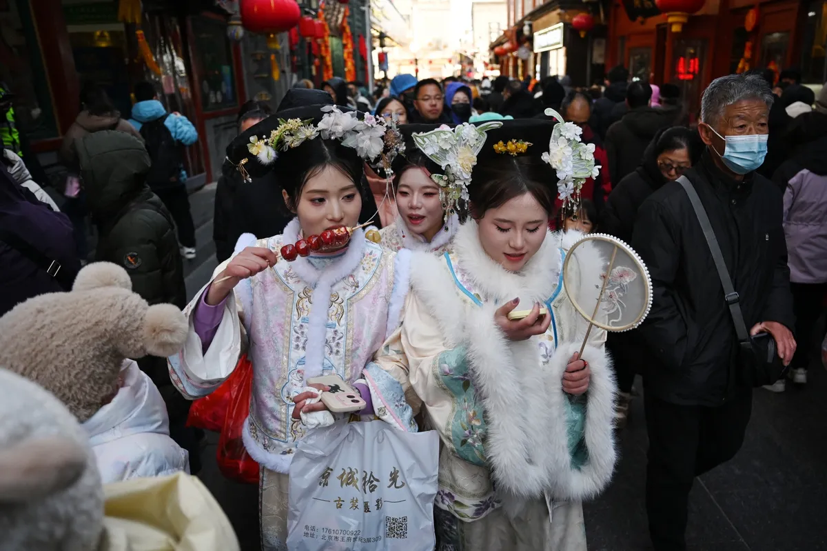 China’s Consumer Inflation Rises Following Holiday Spending Surge