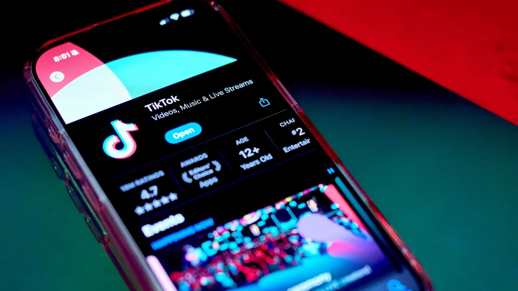 TikTok Returns to US App Stores as Trump Postpones Ban