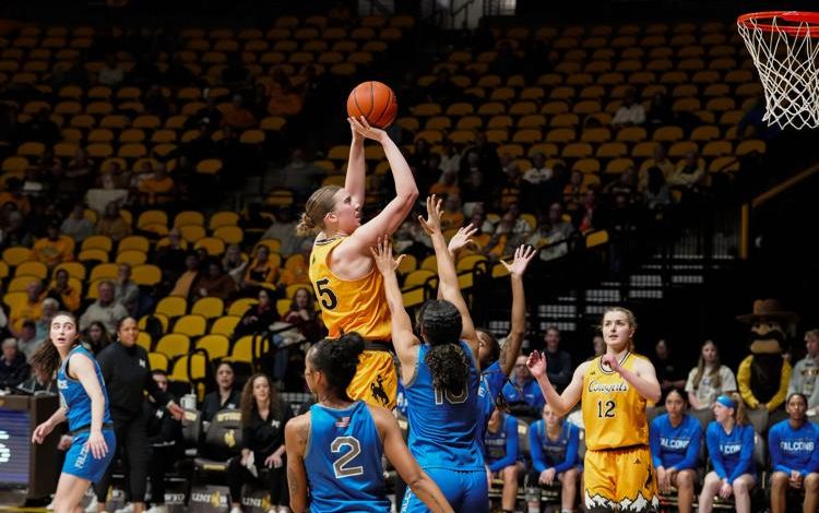 Wyoming’s Allyson Fertig Leads Cowgirls Past Air Force With 30-Point Performance