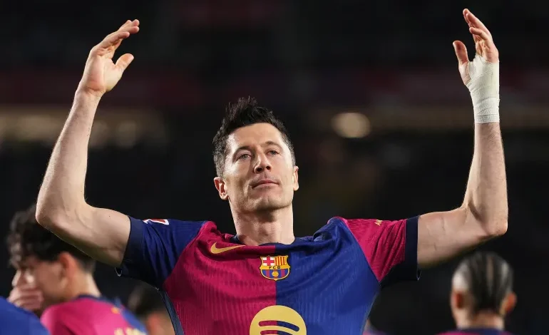 Poland’s Lewandowski Penalty Propels Barcelona to La Liga Summit