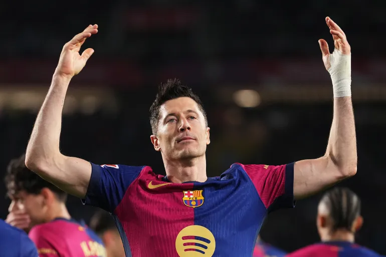 Poland’s Lewandowski Penalty Propels Barcelona to La Liga Summit