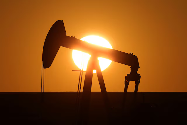 Oil Prices Hold Steady as Market Focuses on Potential Russia-Ukraine Peace Talks