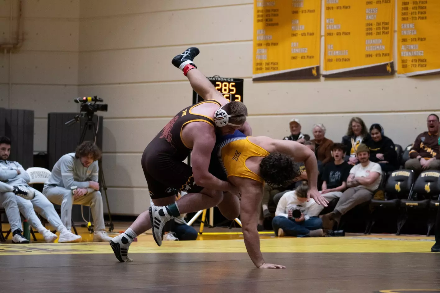 Wyoming Wrestling Honors Seniors with Dominant Win Over Northern Colorado