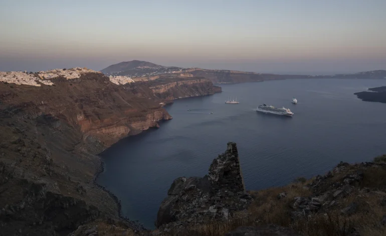 Greece’s Santorini Closes Schools, Emergency Crews Deployed Amid Earthquake Swarm