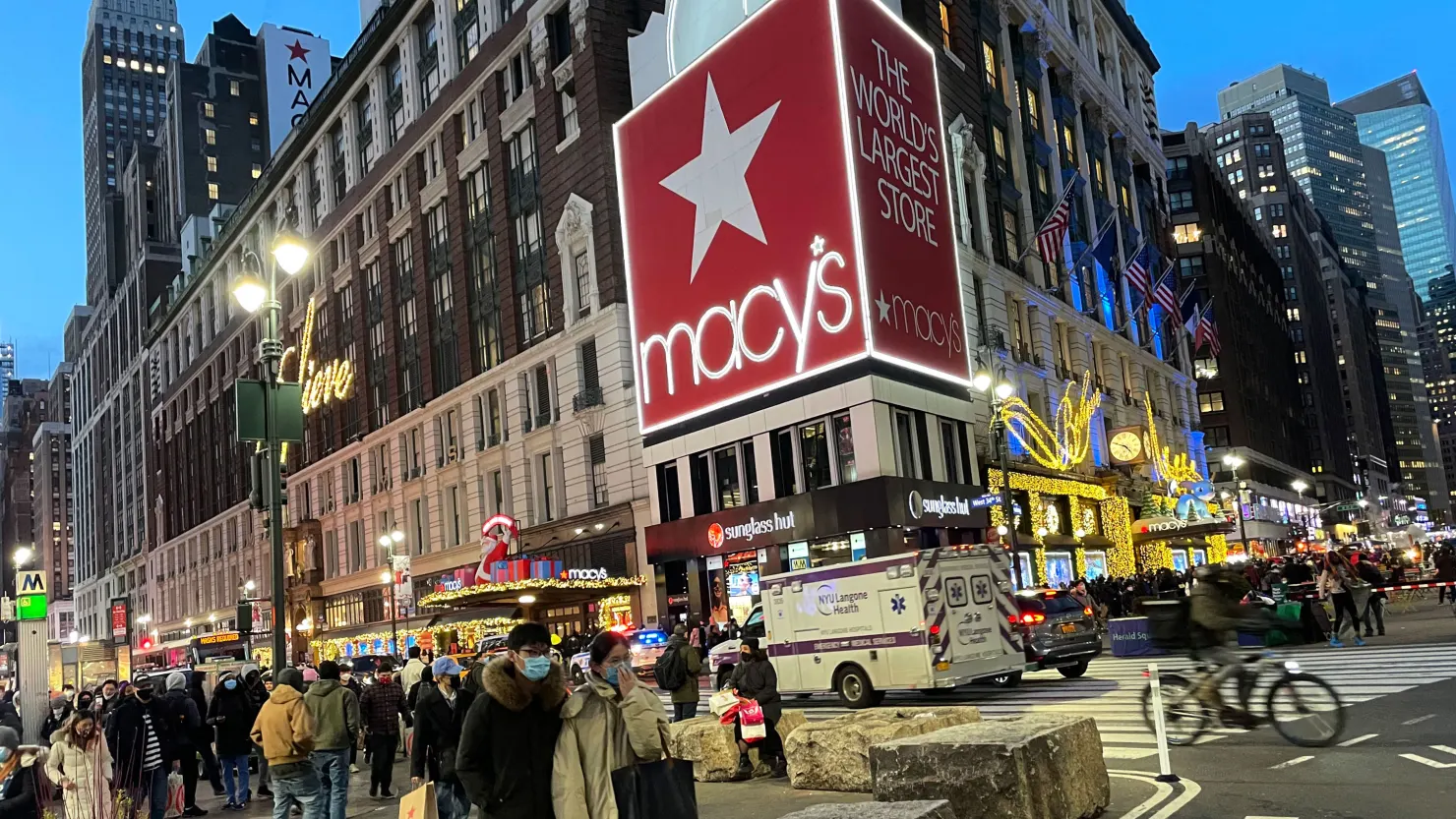 Macy’s Turnaround Shows Progress, But Struggles Remain in Quarterly Results