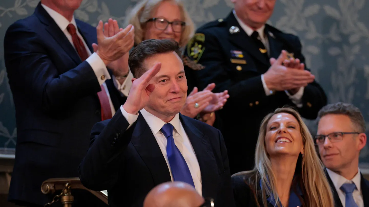 Musk Receives Standing Ovation at Trump Speech as President Touts “DOGE” Savings