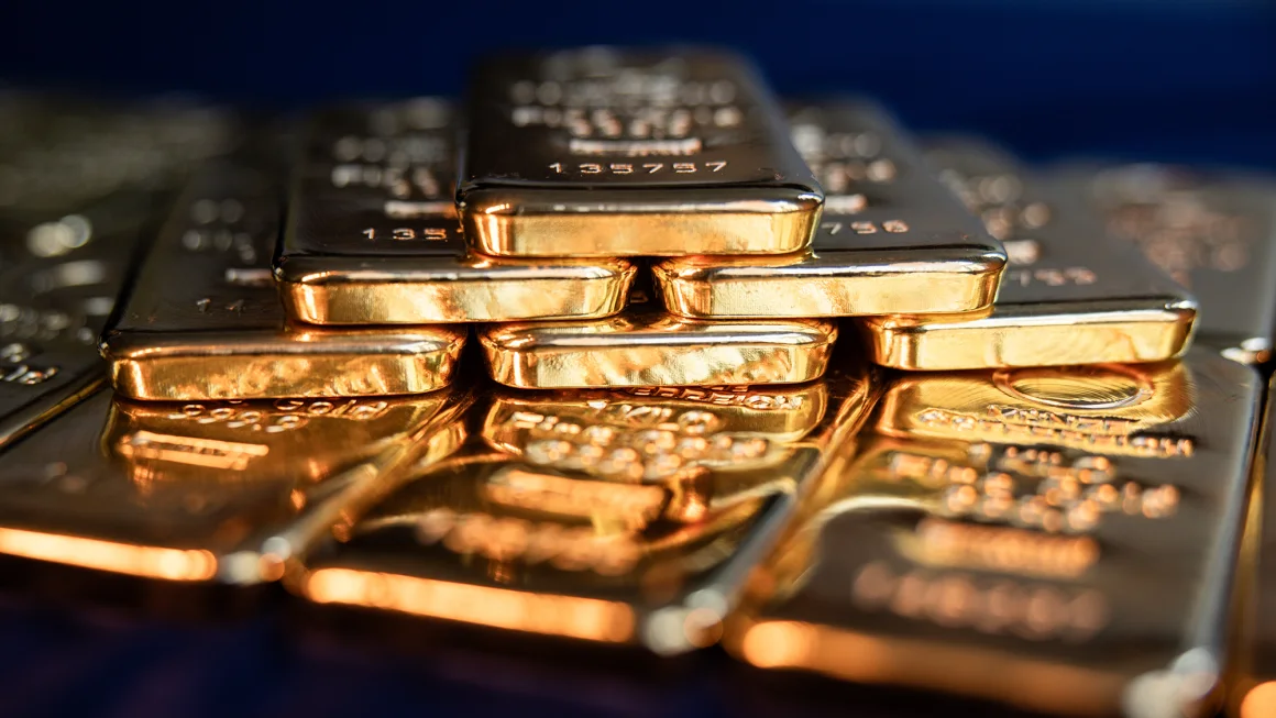 Gold Prices Surge Past $3,000 Amid Market Uncertainty