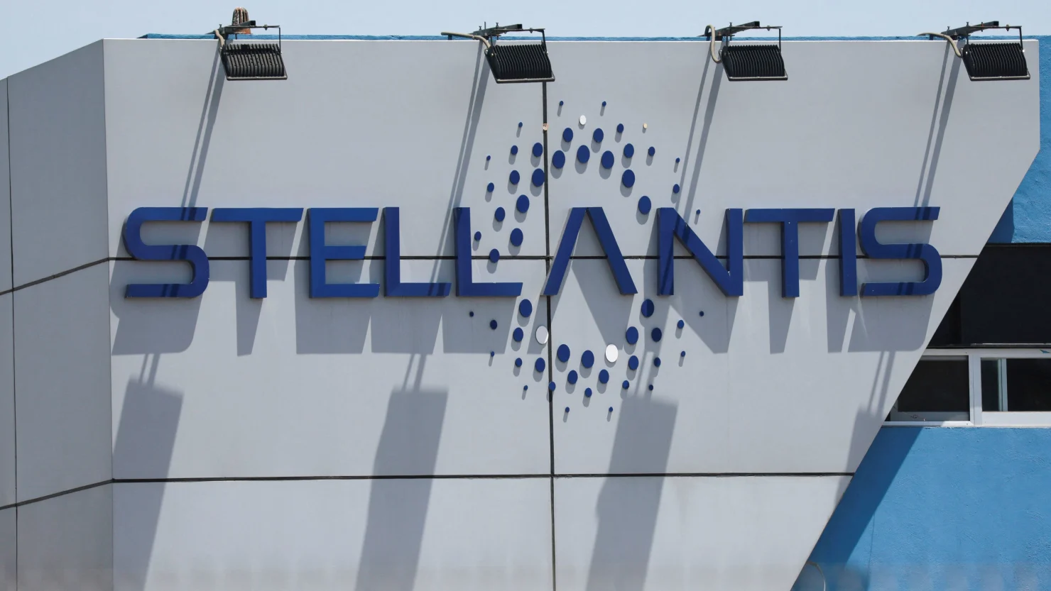 Stellantis Withdraws 2025 Forecast Amid Ongoing Tariff Uncertainty