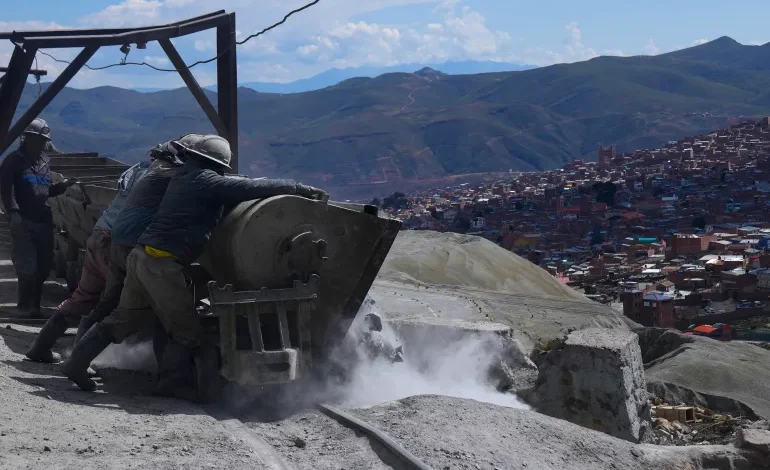 Deadly Explosion Rocks Bolivian Mining Camp Amid Clash Between Gold-Mining Collectives