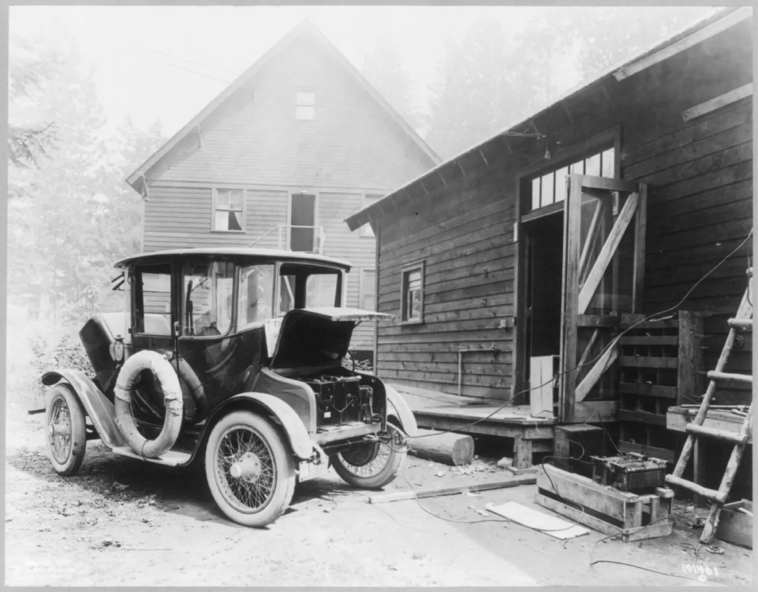 Revisiting the Past: Could Electric Vehicles Face a Repeat of Their Early 20th-Century Decline?
