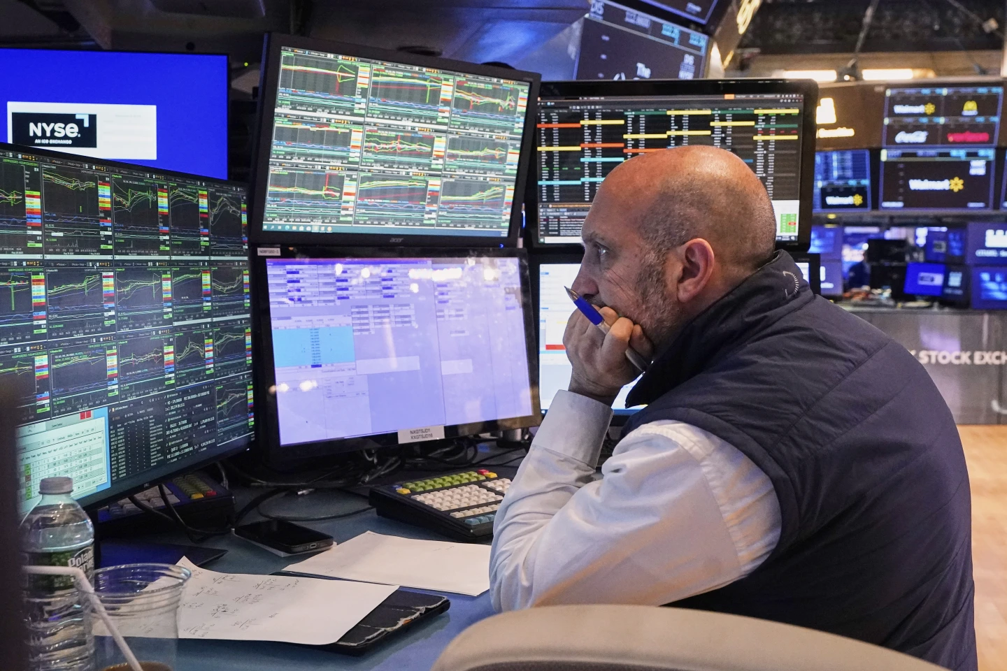 Wall Street Ends Winning Streak as Travel Stocks Drag Markets Lower