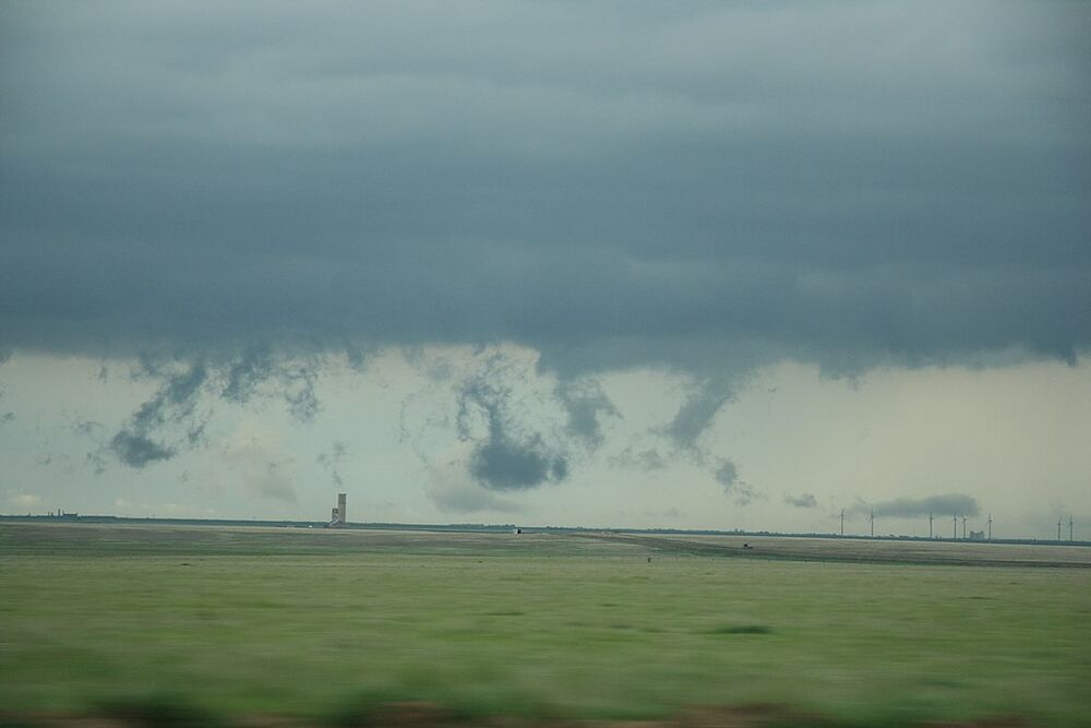 Misleading Skies: Scud Clouds in Wyoming Often Mistaken for Tornadoes