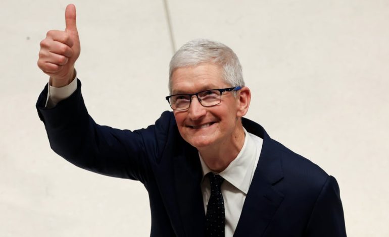 Apple CEO: Tariffs to Cost Company $900 Million This Quarter
