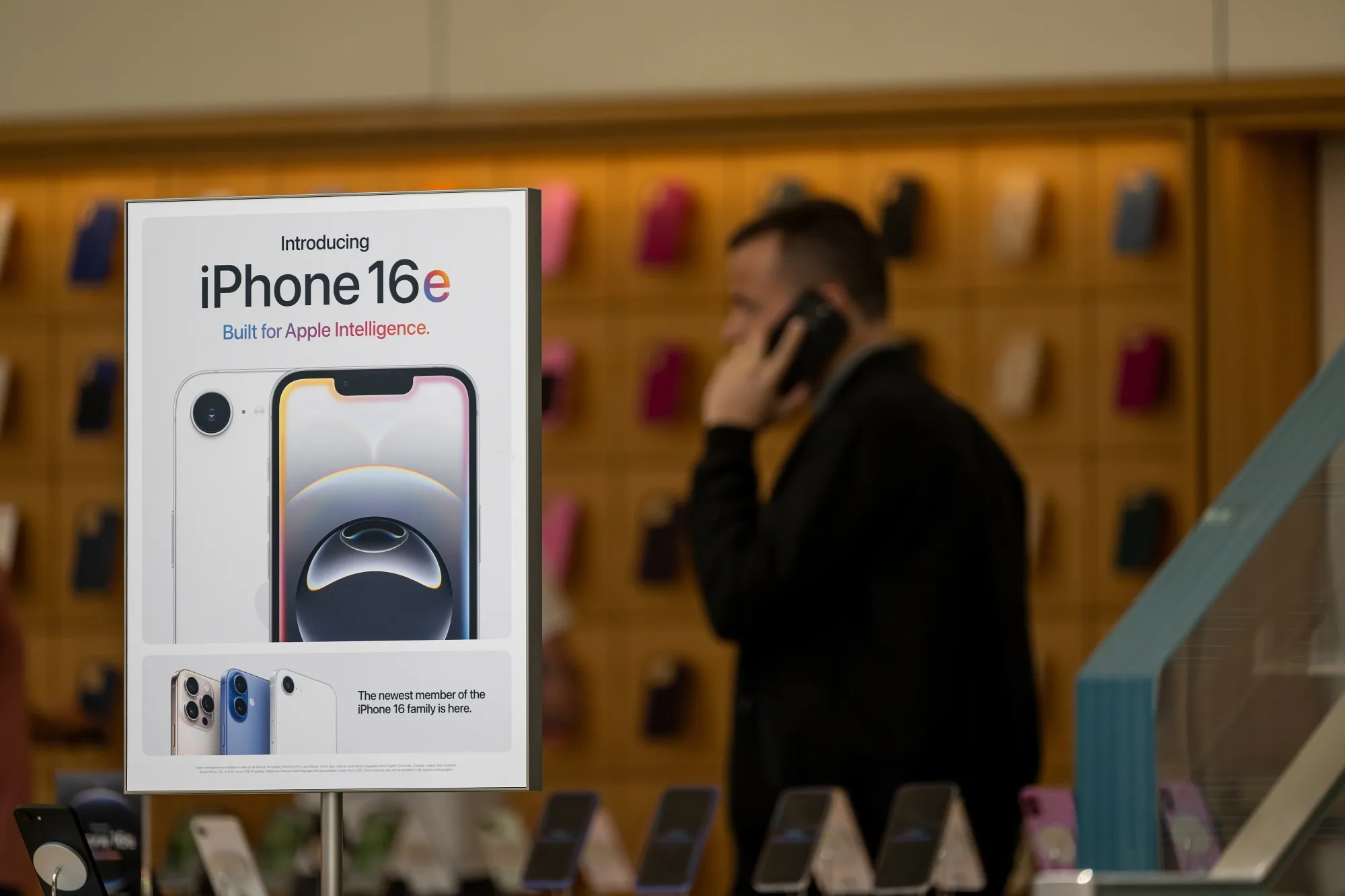 Apple Shifts Supply Chain, Boosts US Chip Sourcing and India iPhone Production Amid Trade Tensions