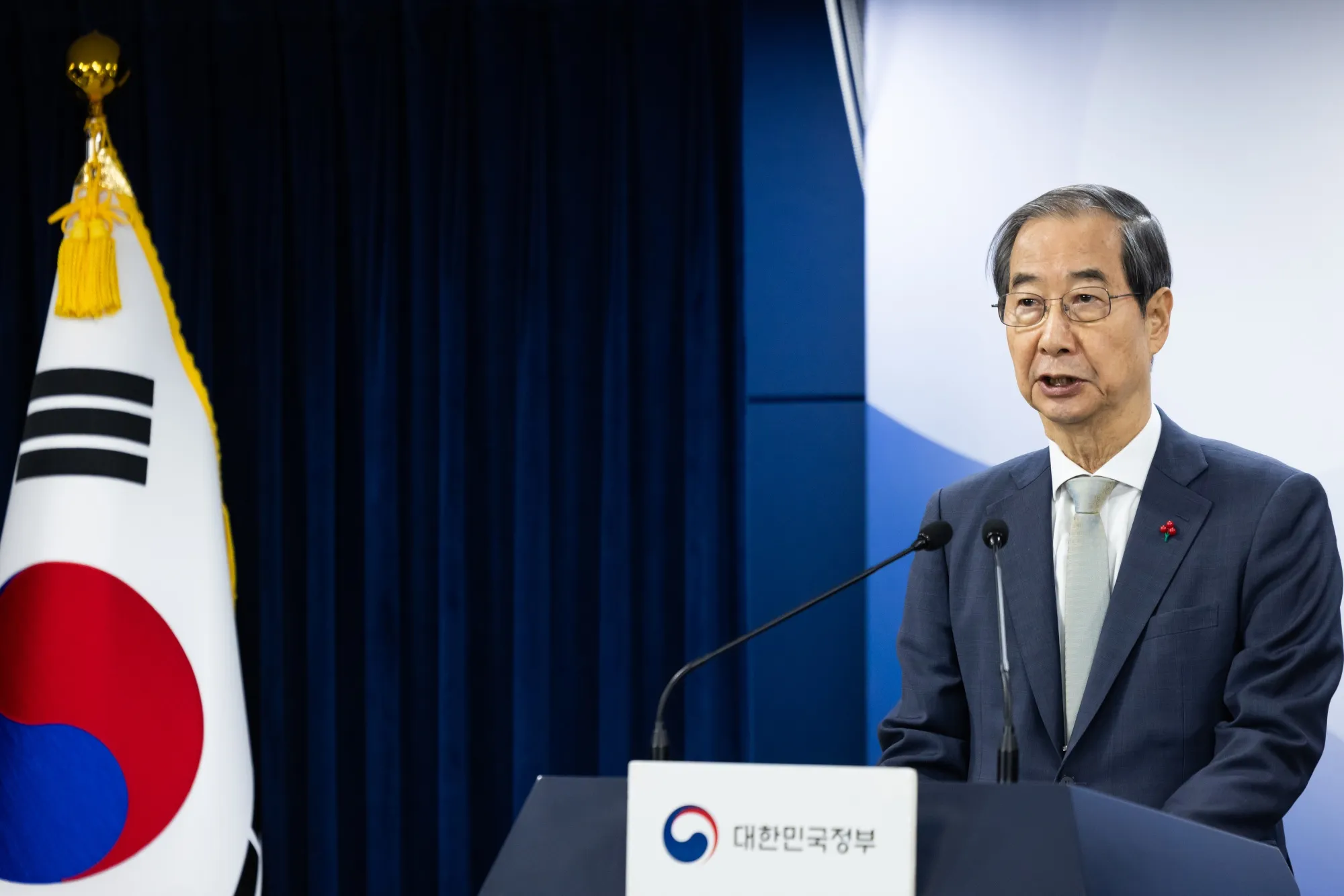 Lee Jae-myung Leads Presidential Race Amidst Lingering Political Turmoil in South Korea