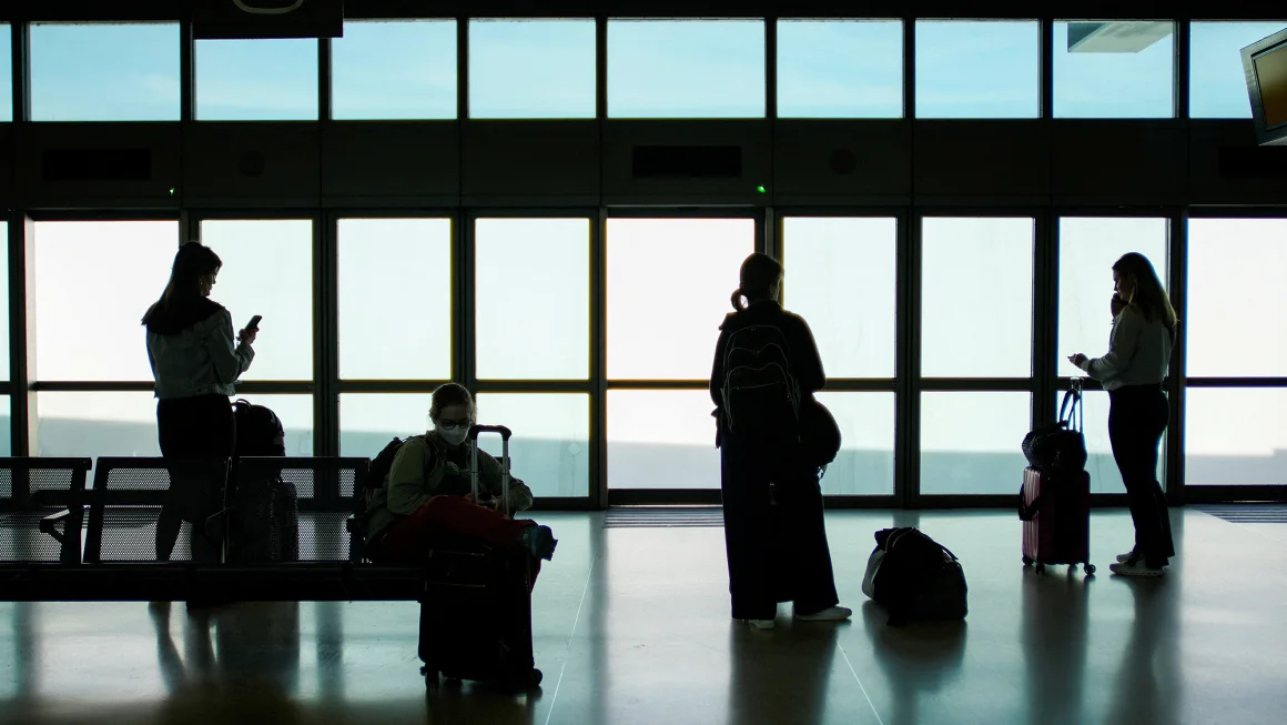 Nationwide Air Traffic Control Failures Raise Safety Concerns Amid Aging Infrastructure
