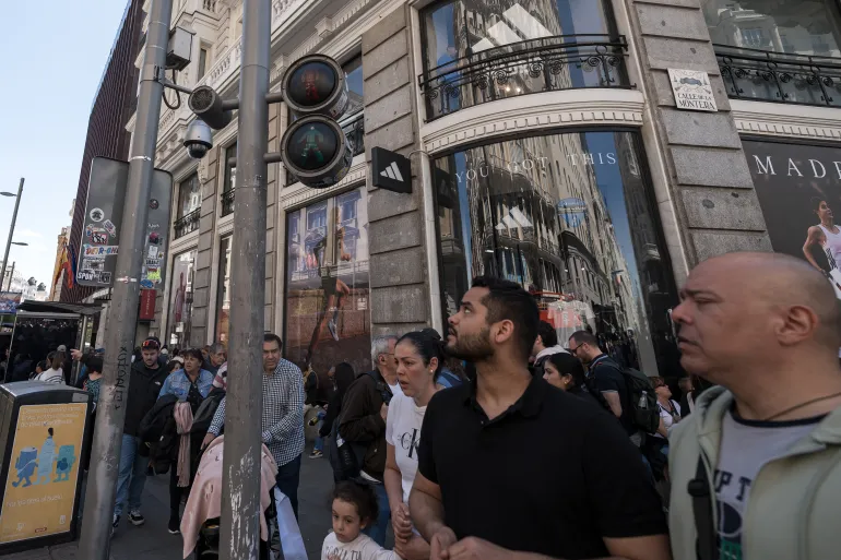 Spanish Grid Operator Denies Solar Power Caused Major Blackout; Political Pressure Mounts on Prime Minister