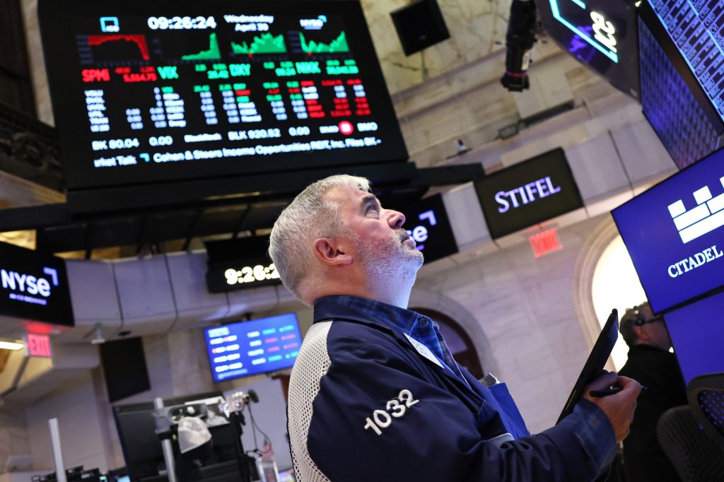 Markets Waver as Fed Decision, Trade Policy Uncertainty, and Oil Supply Weigh on Sentiment
