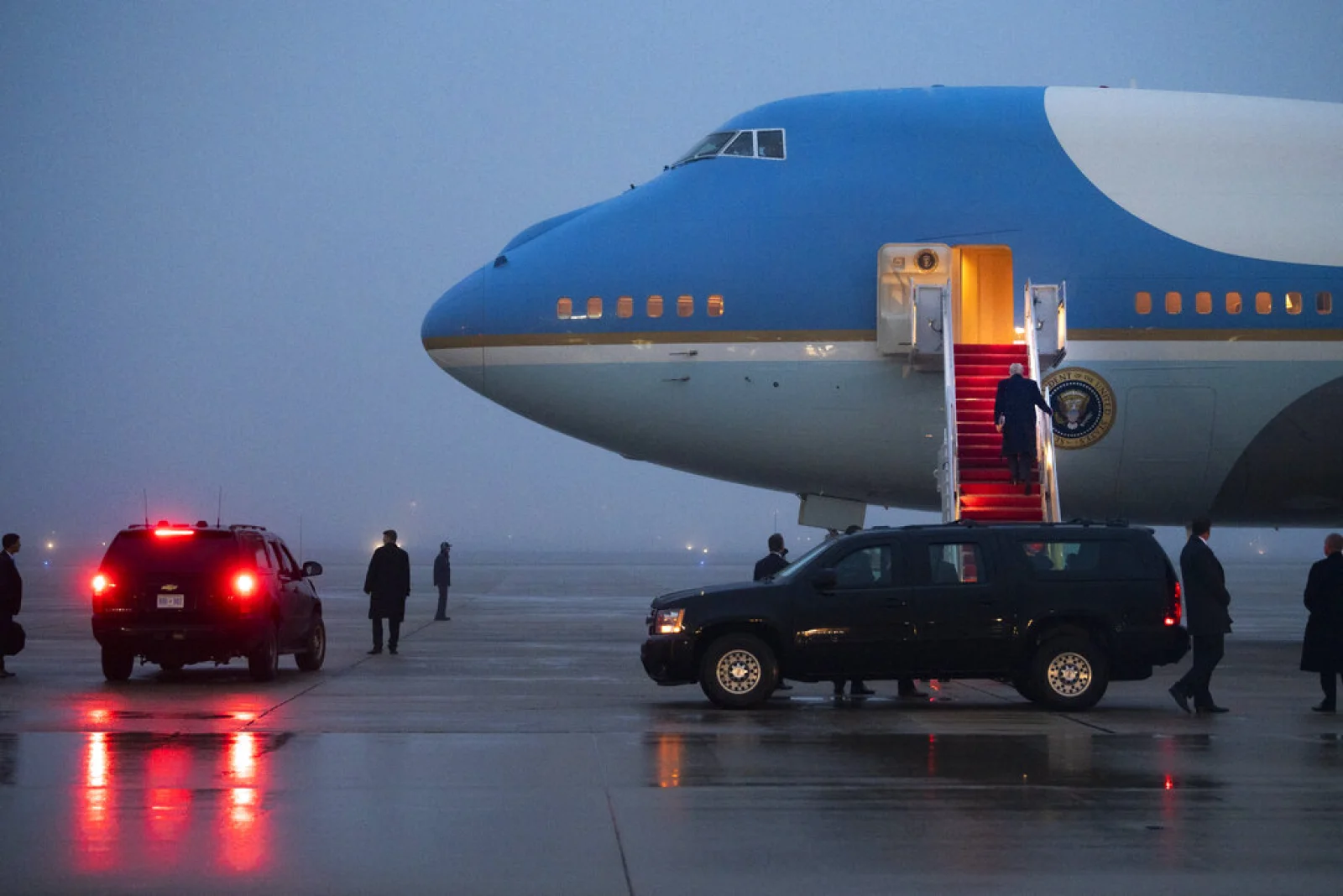 Trump Poised to Accept Gifted Boeing 747-8 from Qatar