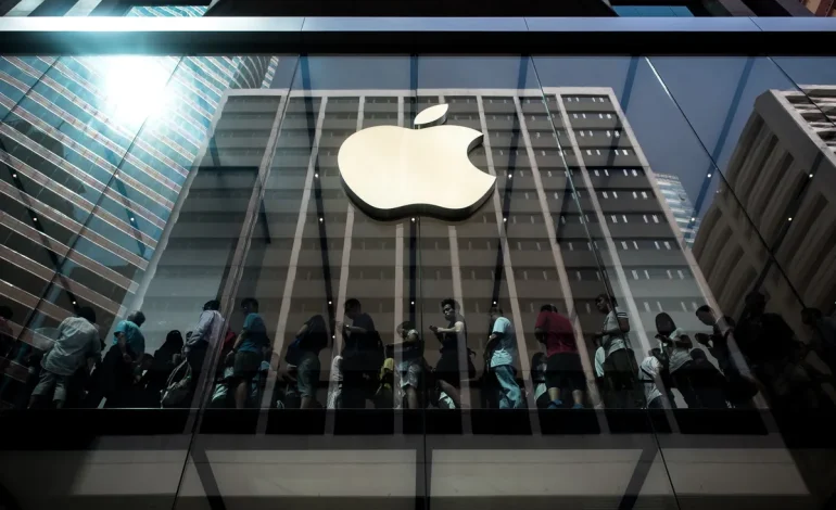 Trump’s Criticism of Apple Raises Investor Concerns Amid Broader Tech Headwinds