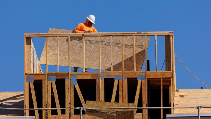 US Economy Sees Slightly Smaller Contraction in First Quarter, But Tariff Uncertainty Weighs Heavily