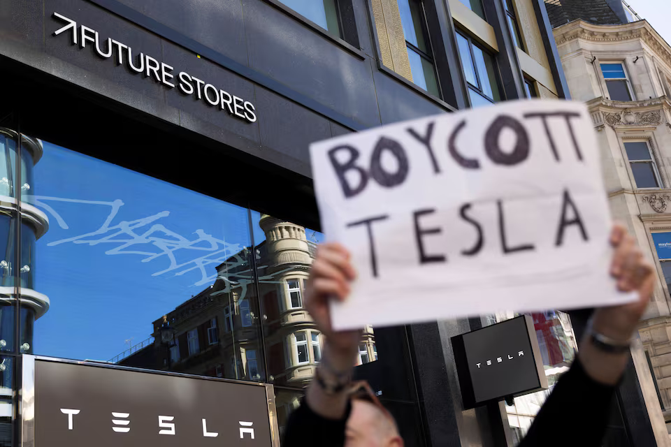 Tesla Faces European Sales Decline Despite Launch of Updated Model Y