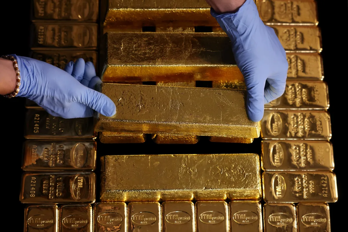 Gold Prices Decline Amid Positive Momentum in US-China Trade Talks