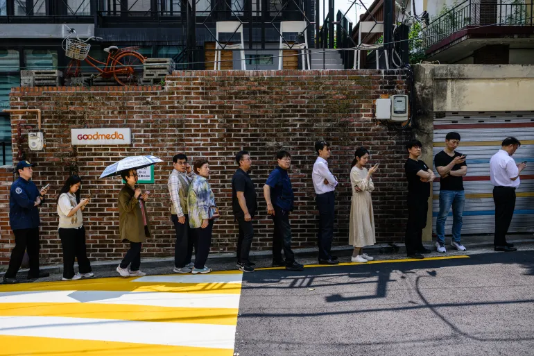 South Korea on Track for Record Early Voter Turnout Ahead of Presidential Election