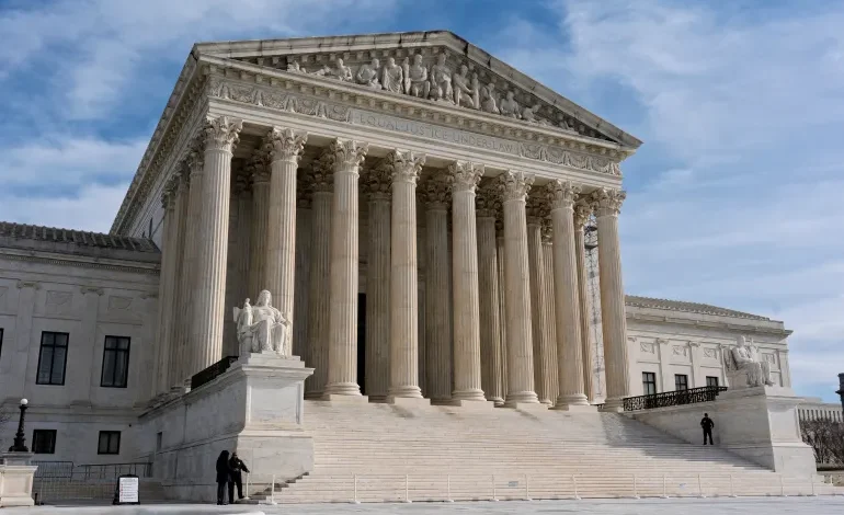 US Supreme Court Allows Trump Administration to End Protected Status for 350,000 Venezuelans