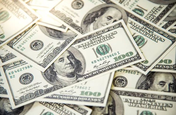 Deutsche Bank Warns of US Economic Strain Amid Rising National Debt and Diminishing Confidence