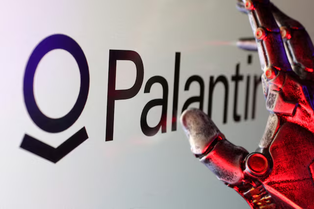 Palantir Shares Slide as Investors React to High Expectations and Valuation Concerns
