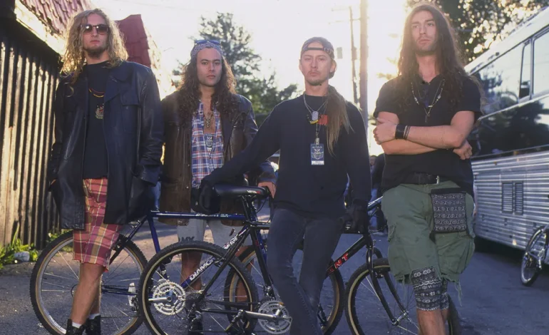 Alice in Chains Cancels Tour Following Drummer Sean Kinney’s Medical Emergency
