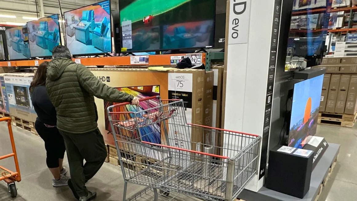 US Consumer Sentiment Near Historic Low Amid Trade and Inflation Concerns