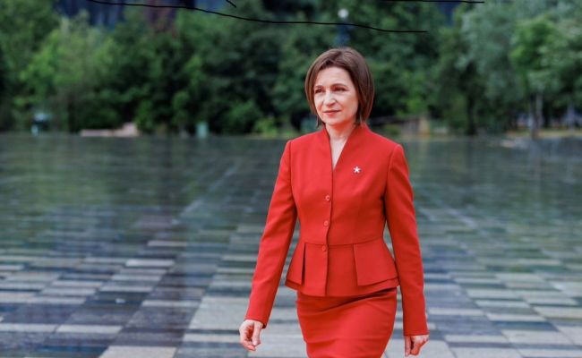 Moldovan Leader Sandu Votes in Romanian Presidential Runoff, Prompting Allegations of Meddling