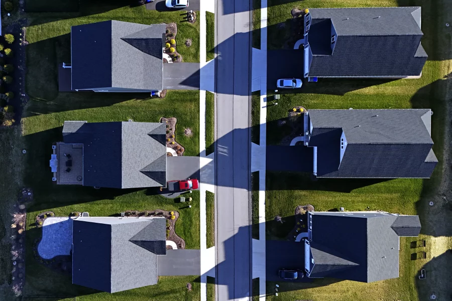 As Real Estate Commissions Face Scrutiny, Flat-Fee Brokerages Offer a Cheaper Alternative
