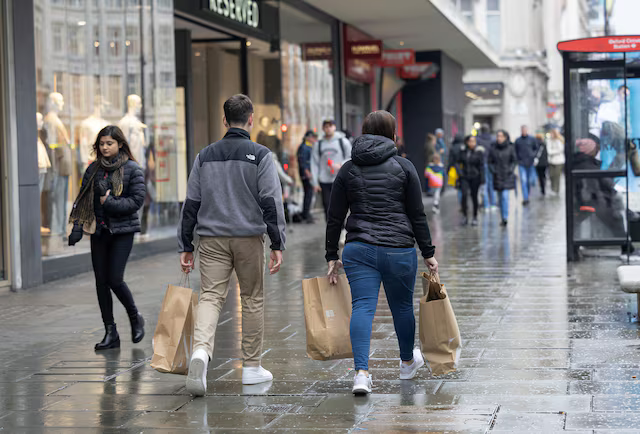 UK Retail Sales Rise Sharply in April, Defying Expectations Amid Warm Weather Boost