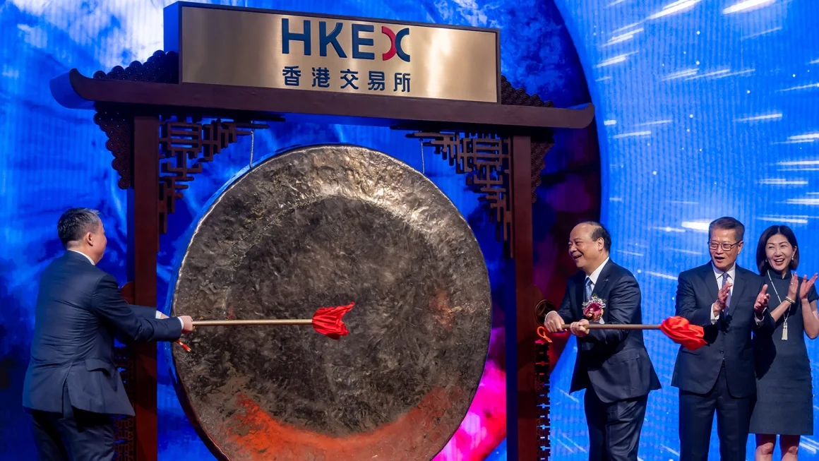 Chinese Electric Vehicle Battery Leader CATL Sees Shares Surge in Major Hong Kong IPO Despite Trade Tensions