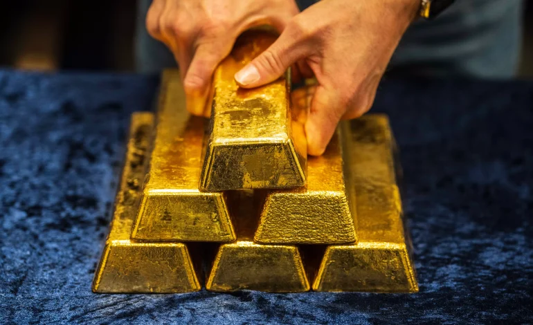 Gold Stabilizes After Sharp Drop Amid Easing US-China Trade Tensions